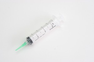 Wound cleaning syringe