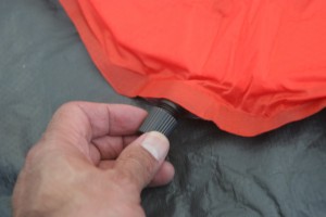 Brooks-Range alpini sleeping pad air valve. Photo copywright FreshAirJunkie.com The valve is made of durable plastic and operates to fill and deflate the pad quickly.