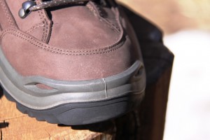 Rubber toe, mid-foot, and heel bumpers protect the feet fron hard contact with trail obstacles. 