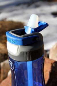Avex autosport lid. Photo copywright freshairjunkie.com Press the button and the lid pops open to reveal the drinking spout.